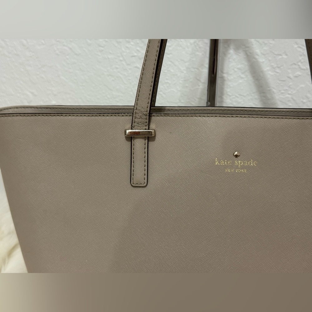 Kate Spade New York Saffiano Leather Cedar Street Medium Harmony Tote Taupe EUC - Picture 4 of 16